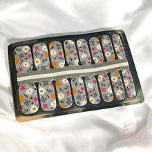 Load image into Gallery viewer, Querida Nail Wrap