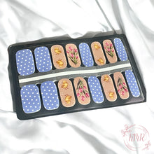 Load image into Gallery viewer, Claudette Nail Wrap