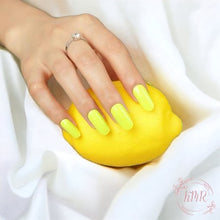 Load image into Gallery viewer, Marguerite Nail Wrap