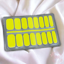 Load image into Gallery viewer, Marguerite Nail Wrap